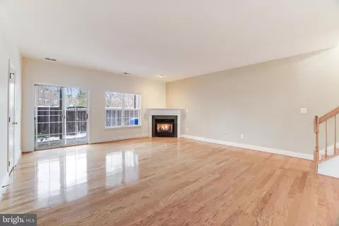 2071 Capstone Cir, Herndon, VA 20170 photo 14