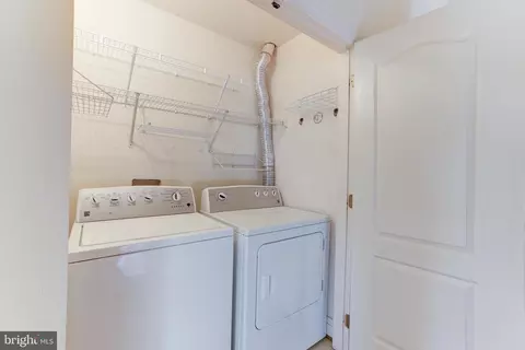 2071 Capstone Cir, Herndon, VA 20170 photo 16