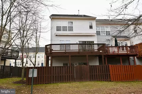 2071 Capstone Cir, Herndon, VA 20170 photo 3