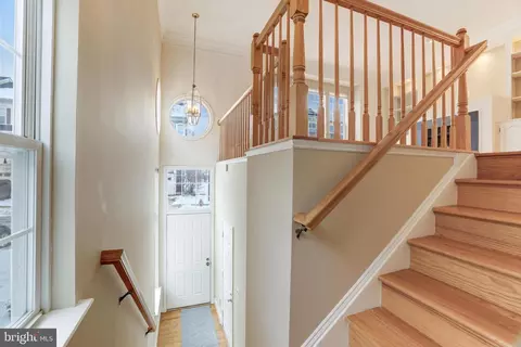 2071 Capstone Cir, Herndon, VA 20170 photo 5