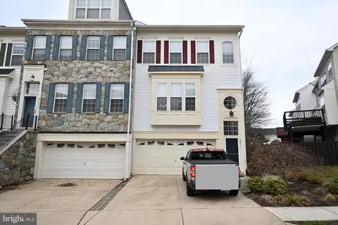 2071 Capstone Cir, Herndon, VA 20170