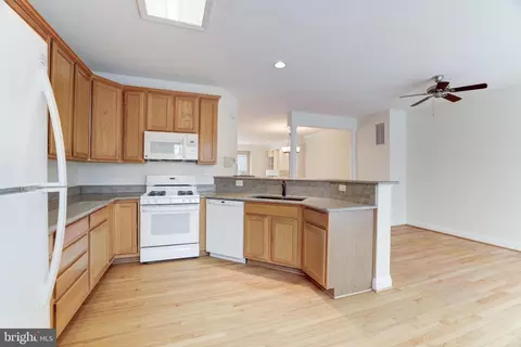 2071 Capstone Cir, Herndon, VA 20170 photo 12
