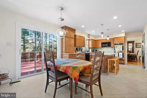 9832 Faust Dr, Vienna, VA 22182 photo 14