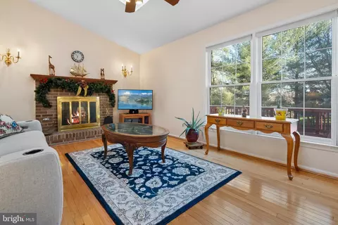 9832 Faust Dr, Vienna, VA 22182 photo 15