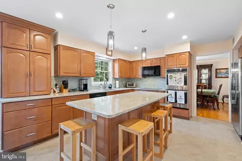 9832 Faust Dr, Vienna, VA 22182 photo 10