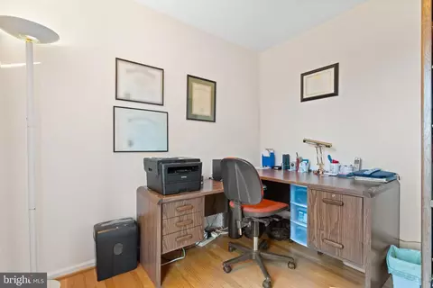 9832 Faust Dr, Vienna, VA 22182 photo 8