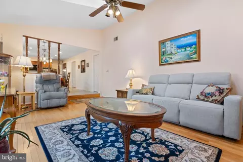 9832 Faust Dr, Vienna, VA 22182 photo 16