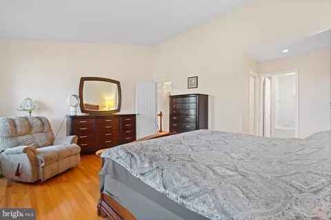 9832 Faust Dr, Vienna, VA 22182 photo 20