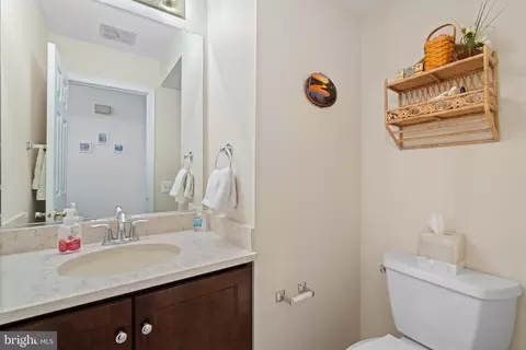 9832 Faust Dr, Vienna, VA 22182 photo 18