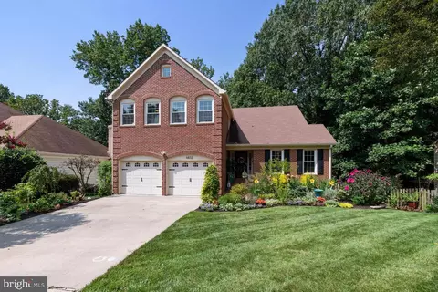 6832 Camus Pl, Springfield, VA 22152