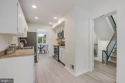 Entry Way - 11739 Dry River Ct, Reston, VA 20191 photo 2 of 3