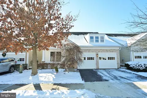 8405 Mountain Larkspur Dr, Lorton, VA 22079