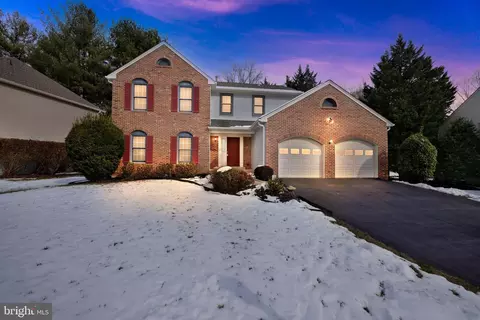 8406 Cardinal Glen Ct, Vienna, VA 22182