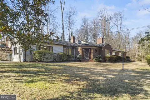 6704 Valley Brook Dr, Falls Church, VA 22042