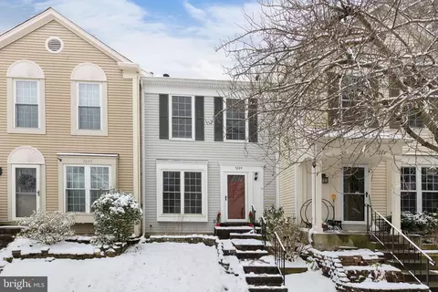 7224 Stover Ct, Alexandria, VA 22306