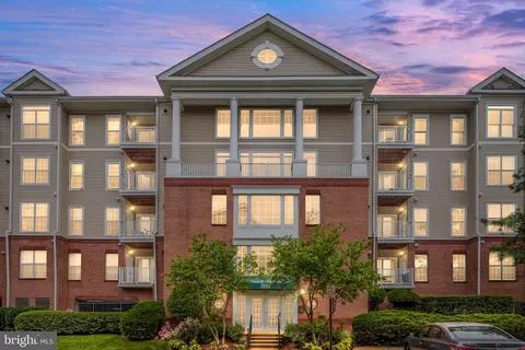 7011 Falls Reach Dr #210, Falls Church, VA 22043