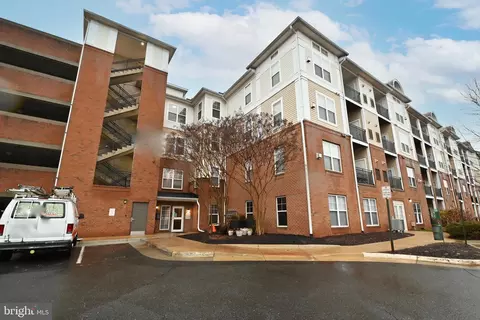 3840 Lightfoot St #438, Chantilly, VA 20151