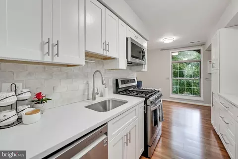 3362 Woodburn Rd #33, Annandale, VA 22003