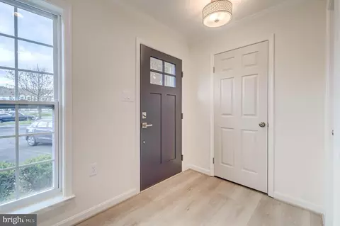 8527 Bauer Dr, Springfield, VA 22152 photo 2