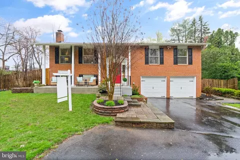 Exterior - 6901 Raspberry Plain Pl, Springfield, VA 22153 photo 3 of 23