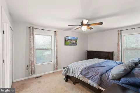 Bedroom - 6901 Raspberry Plain Pl, Springfield, VA 22153 photo 3 of 9