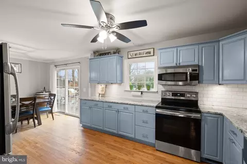 Kitchen - 6901 Raspberry Plain Pl, Springfield, VA 22153 photo 4 of 4