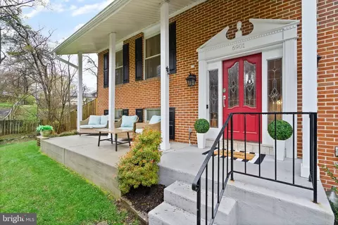 Exterior - 6901 Raspberry Plain Pl, Springfield, VA 22153 photo 2 of 23