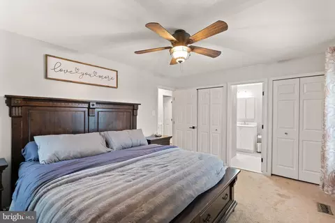 Bedroom - 6901 Raspberry Plain Pl, Springfield, VA 22153 photo 2 of 9