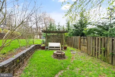 Exterior - 6901 Raspberry Plain Pl, Springfield, VA 22153 photo 22 of 23