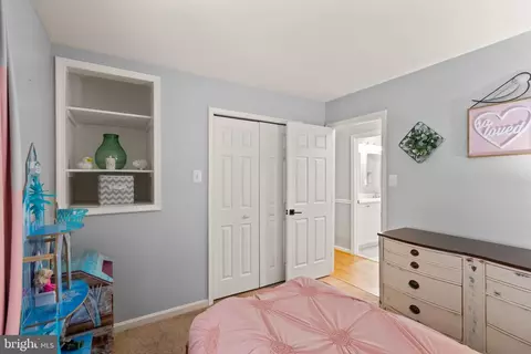 Bedroom - 6901 Raspberry Plain Pl, Springfield, VA 22153 photo 7 of 9