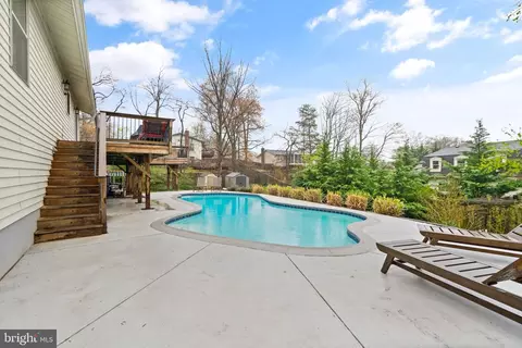 Exterior - 6901 Raspberry Plain Pl, Springfield, VA 22153 photo 15 of 23