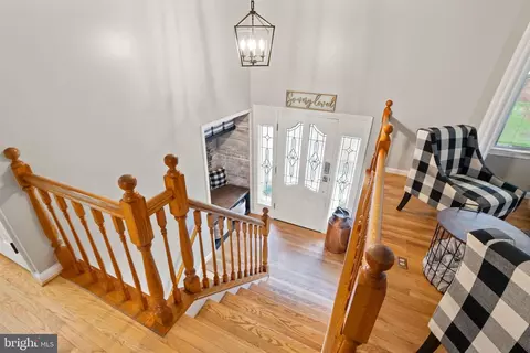 Entry Way - 6901 Raspberry Plain Pl, Springfield, VA 22153 photo 3 of 6