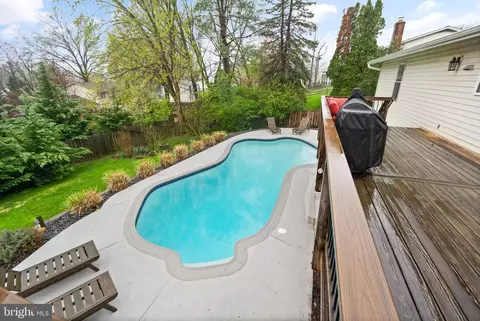 Exterior - 6901 Raspberry Plain Pl, Springfield, VA 22153 photo 13 of 23