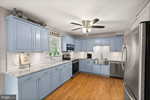 Kitchen - 6901 Raspberry Plain Pl, Springfield, VA 22153 photo 2 of 4