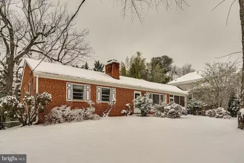 6516 Fairlawn Dr, Mclean, VA 22101 photo 2