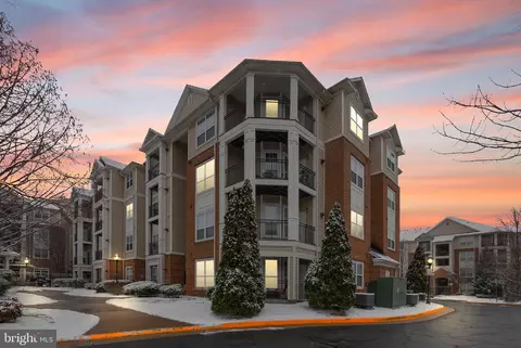 12913 Centre Park Cir #401, Herndon, VA 20171