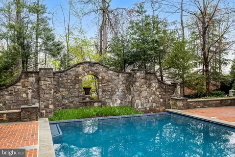 Exterior - 7844 Montvale Way, Mclean, VA 22102 photo 21 of 25
