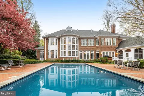 Exterior - 7844 Montvale Way, Mclean, VA 22102 photo 17 of 25
