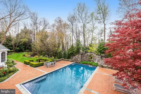Exterior - 7844 Montvale Way, Mclean, VA 22102 photo 22 of 25
