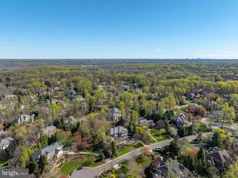 View/Area - 7844 Montvale Way, Mclean, VA 22102 photo 3 of 8