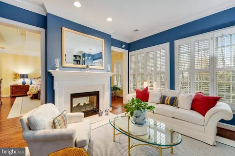 Living - 7844 Montvale Way, Mclean, VA 22102 photo 5 of 8
