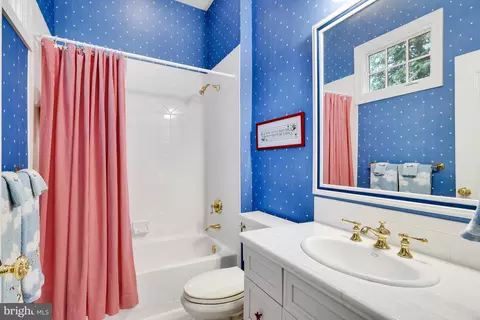 Bath - 7844 Montvale Way, Mclean, VA 22102 photo 8 of 9