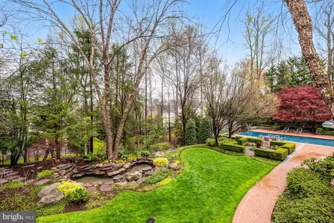 Exterior - 7844 Montvale Way, Mclean, VA 22102 photo 14 of 25