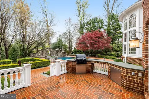 Exterior - 7844 Montvale Way, Mclean, VA 22102 photo 8 of 25