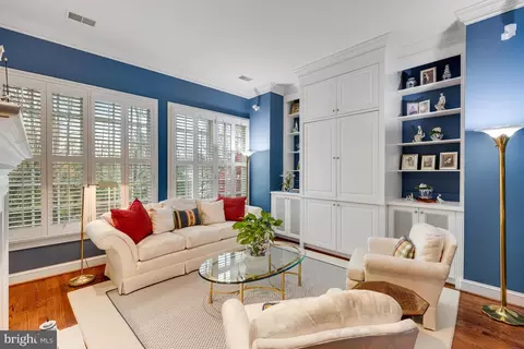 Living - 7844 Montvale Way, Mclean, VA 22102 photo 4 of 8