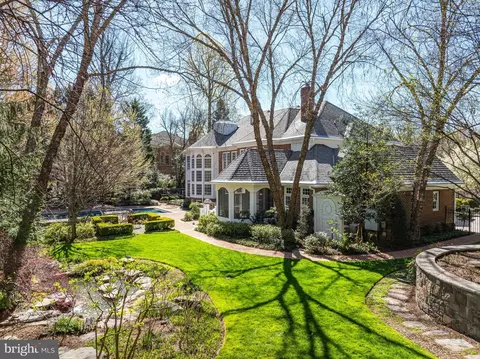 Exterior - 7844 Montvale Way, Mclean, VA 22102 photo 24 of 25