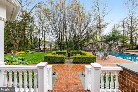 Exterior - 7844 Montvale Way, Mclean, VA 22102 photo 9 of 25