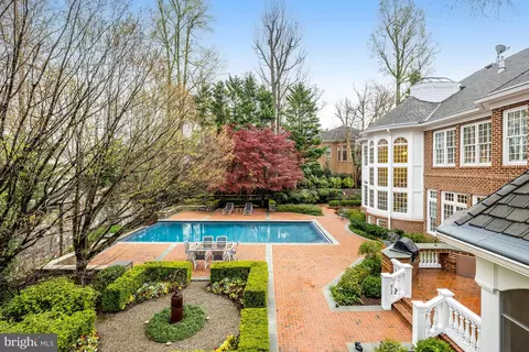 Exterior - 7844 Montvale Way, Mclean, VA 22102 photo 15 of 25