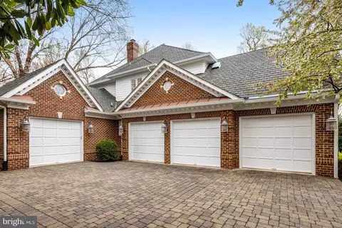 Exterior - 7844 Montvale Way, Mclean, VA 22102 photo 7 of 25