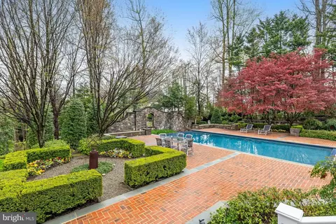 Exterior - 7844 Montvale Way, Mclean, VA 22102 photo 16 of 25